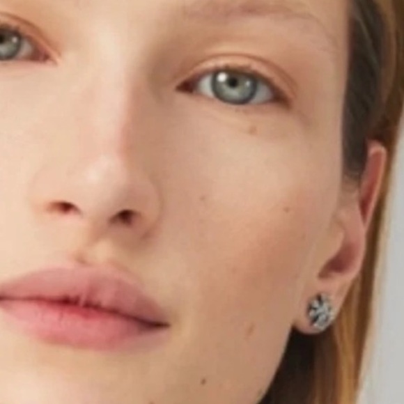 Sold out double sided pave crystal pendant chain necklace - Picture 6 of 7